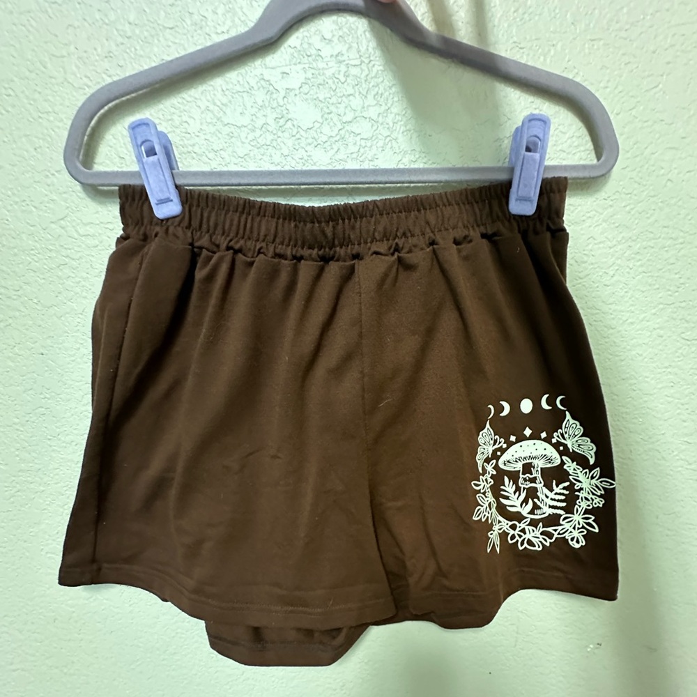Brown Shorts with Mushroom Drsign